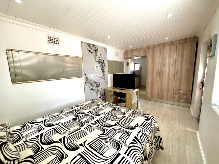 6 Bedroom Property for Sale in Vasco Estate Western Cape